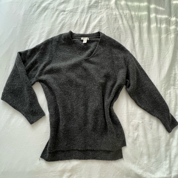 V-neck sweater - Picture 2 of 3